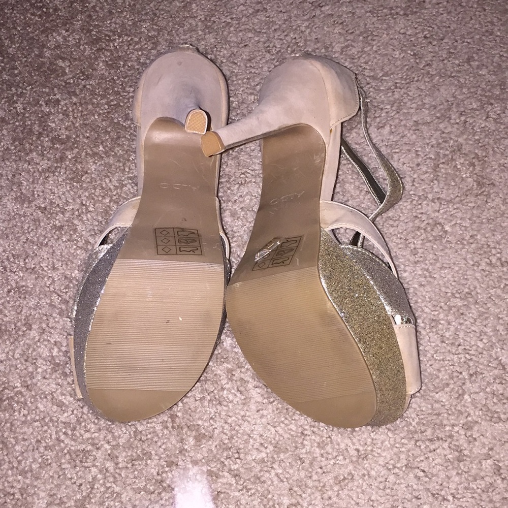 Heels - Picture 2 of 4